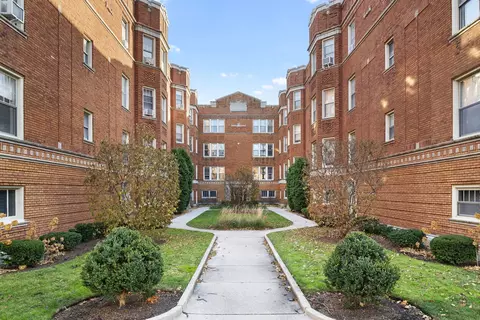 609 Washington Blvd #2E, Oak Park, IL 60302