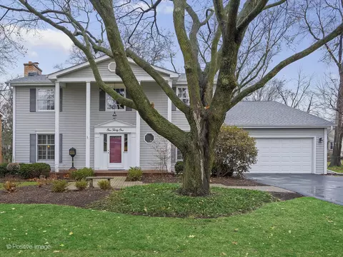 131 Fairway Ln, Wheaton, IL 60189