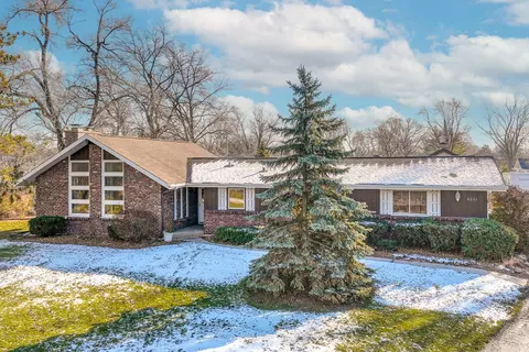 6201 James St, Tinley Park, IL 60477