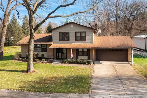 512 Clover Ln, Bolingbrook, IL 60440