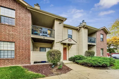 1921 N Hicks Rd #204, Palatine, IL 60074