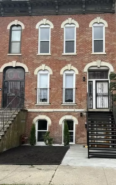 3114 S Giles Ave, Chicago, IL 60616