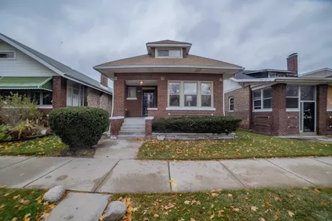 7939 S Bennett Ave, Chicago, IL 60617