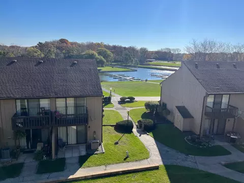 55 Vail Colony #10, Fox Lake, IL 60020