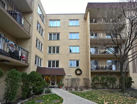 6400 W Belle Plaine Ave #310, Chicago, IL 60634