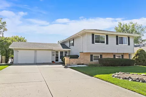1125 Lancaster Ct, Hoffman Estates, IL 60169