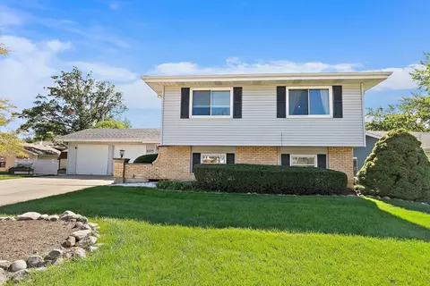 1125 Lancaster Ct, Hoffman Estates, IL 60169 photo 2
