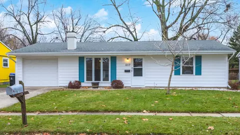 1217 Mount Vernon Dr, Bloomington, IL 61704