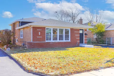 8143 Mcvicker Ave, Burbank, IL 60459 photo 2