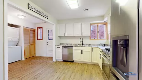 948 W Grant Dr, Des Plaines, IL 60016 photo 4