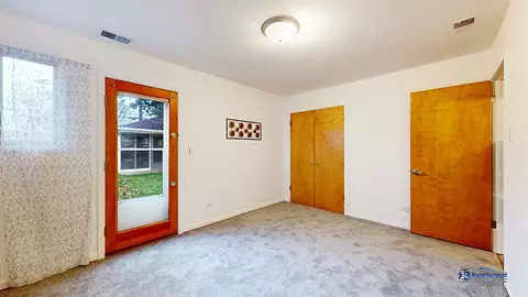 948 W Grant Dr, Des Plaines, IL 60016 photo 7