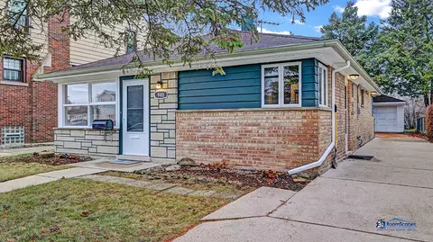 948 W Grant Dr, Des Plaines, IL 60016