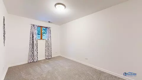 948 W Grant Dr, Des Plaines, IL 60016 photo 12