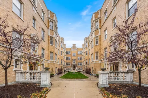 241 Washington Blvd #2B, Oak Park, IL 60302