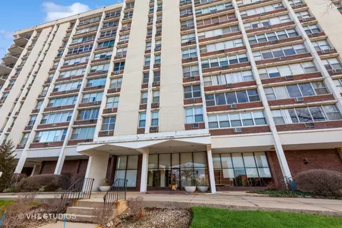 33 N Main St #9E, Lombard, IL 60148