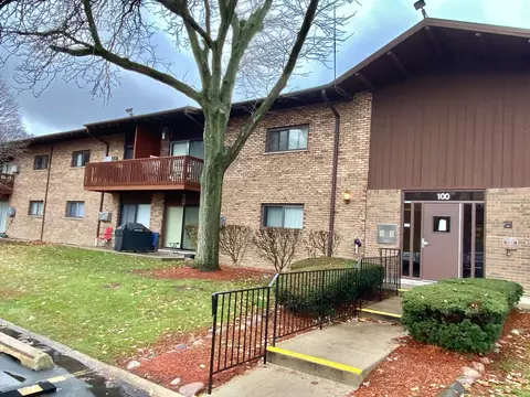 100 Willow Ln #116B, Willow Springs, IL 60480
