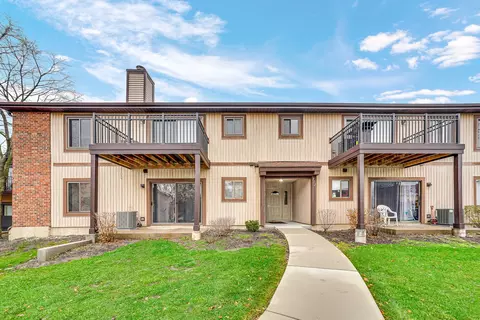 752 Rodenburg Rd #1A, Roselle, IL 60172
