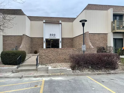 500 74th St #102, Downers Grove, IL 60516