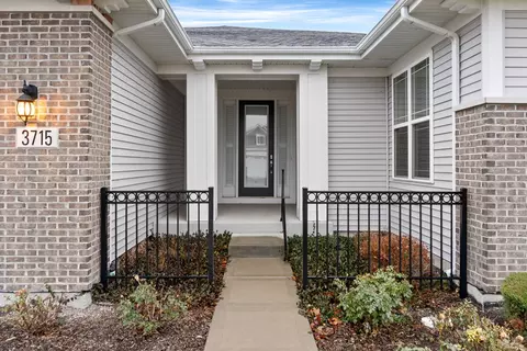 3715 Chesapeake Ln, Naperville, IL 60564