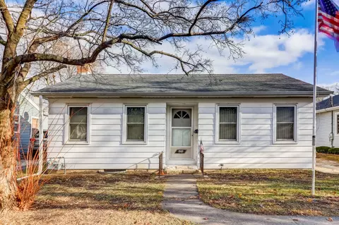 1943 Chestnut St, Waukegan, IL 60087