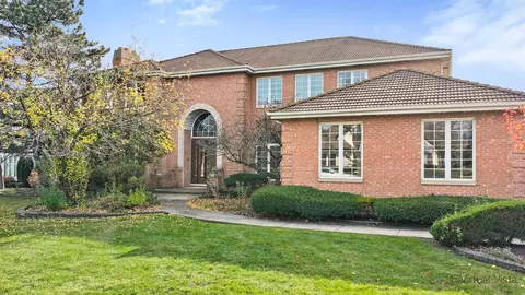 348 Trinity Ln, Oak Brook, IL 60523