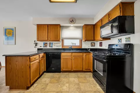 952 Pearson Rd, Cary, IL 60013 photo 10