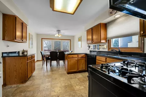 952 Pearson Rd, Cary, IL 60013 photo 9