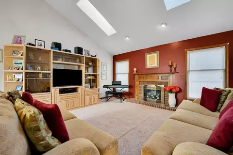 952 Pearson Rd, Cary, IL 60013 photo 6