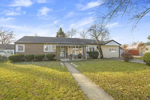 4827 W 85th Pl, Burbank, IL 60459