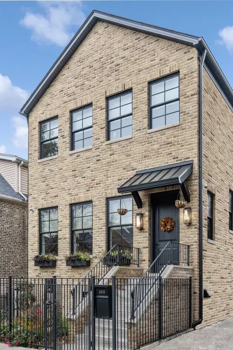 2212 W Charleston St, Chicago, IL 60647