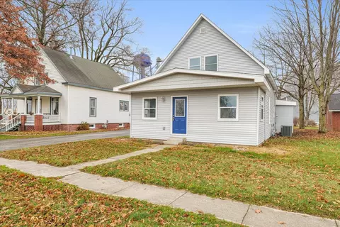 106 E Main St, Royal, IL 61871