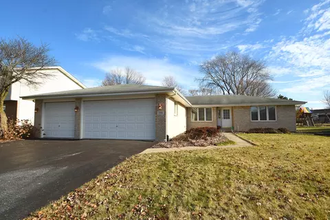 1110 Greeley Dr, New Lenox, IL 60451