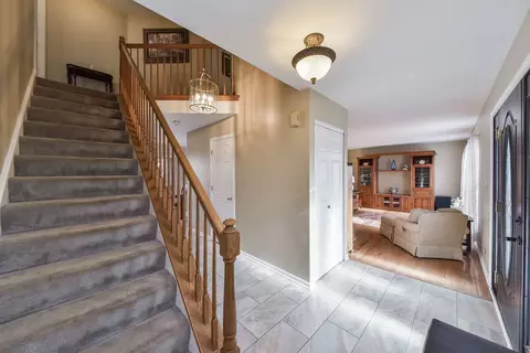164 Forestview Ct, Aurora, IL 60502 photo 4
