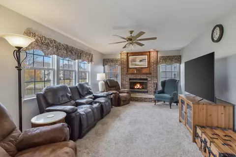 164 Forestview Ct, Aurora, IL 60502 photo 9