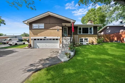 5872 W 97th St, Oak Lawn, IL 60453