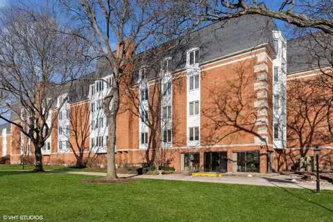 100 Lake Blvd #638, Buffalo Grove, IL 60089