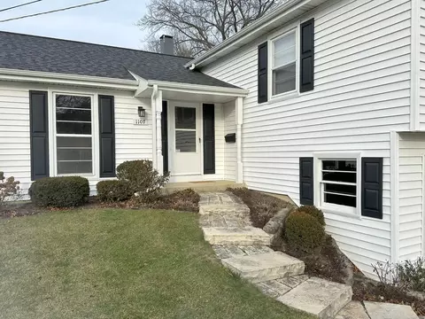1107 E Forest Ave, Wheaton, IL 60187 photo 2