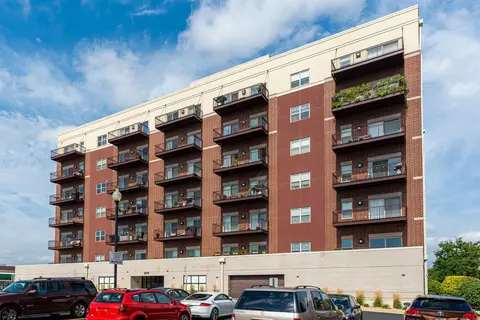 1650 Riverwoods Dr #208, Melrose Park, IL 60160