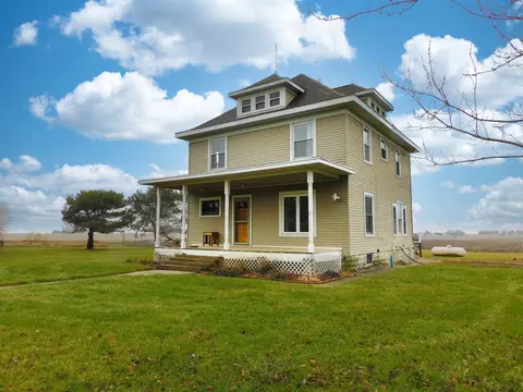 10797 W Fairmont Rd, Polo, IL 61064