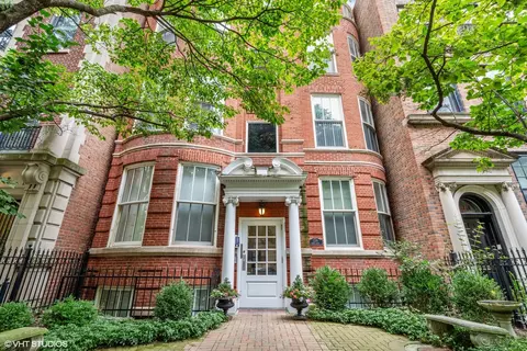 1216 N Astor St #4B, Chicago, IL 60610