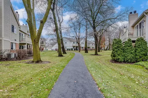 1608 Warwick Ct #D-2, Wheeling, IL 60090 photo 3