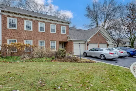 1608 Warwick Ct #D-2, Wheeling, IL 60090