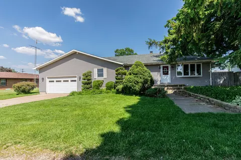 219 S Selby Ave, Ladd, IL 61329