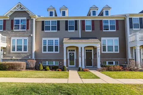3209 Coral Ln, Glenview, IL 60026