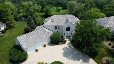 2115 Hybernia Dr, Highland Park, IL 60035