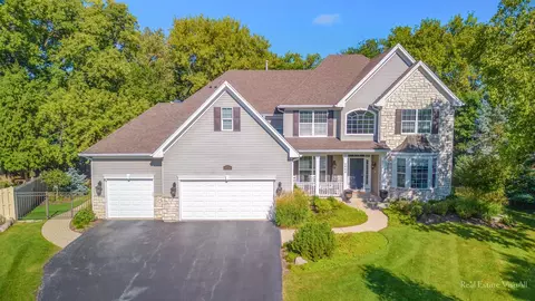 1664 Moorland Ln, Crystal Lake, IL 60014