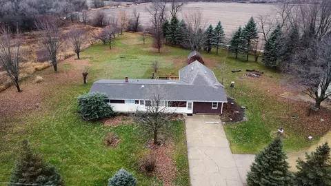 8211 Lawrence Rd, Harvard, IL 60033