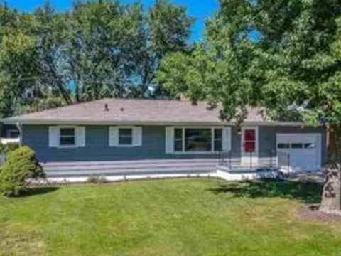 410 Orlando Ave, Normal, IL 61761 photo 2