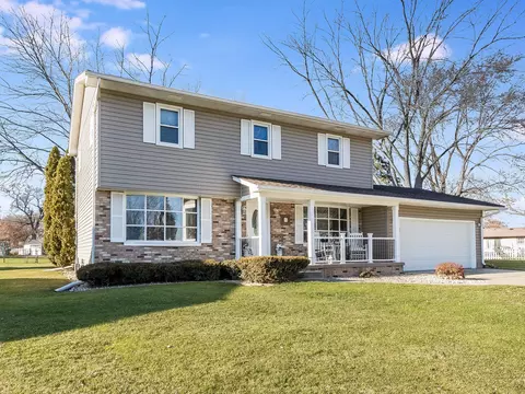 34 Larchwood Ln, Streator, IL 61364