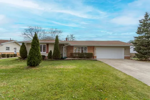 213 Edgeware Rd, Elk Grove Village, IL 60007